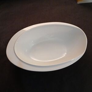 nfinity Oval Bowl In Super White Porcelain